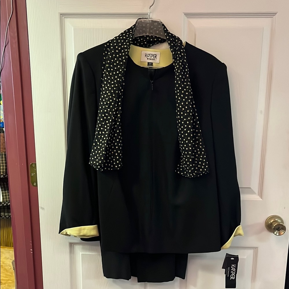 NWT Vintage Kasper Woman Black Two Piece w/ Polka Dot Detachable Scarf Size 18W